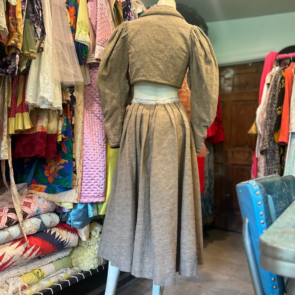 Shakespearean Shrug Set - Picture 7 of 16